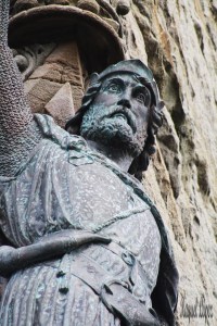 Su estatua y su espada