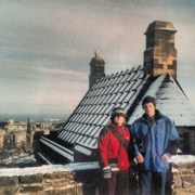 Con mi hermano, y al fondo la noria de Princess