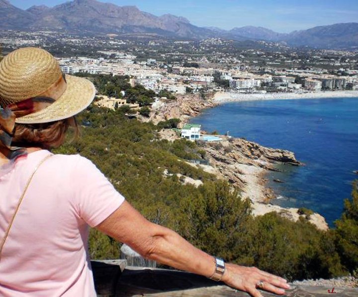 554721_415018515209257_1896394618_n