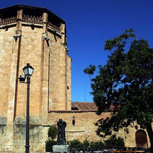 Convento de las Ursulas y la estatua de Unamuno