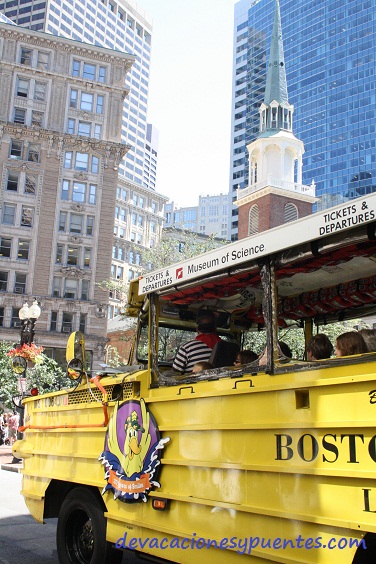 El vehículo-anfibio turístico. Lo vimos un millón de veces pero no lo cogimos. Preferimos caminar y el Ferry público de 3,50 $ el trayecto. El Pato turístico cuesta 30$ por cabeza.