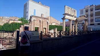 Entrada al foro romano de Mérida